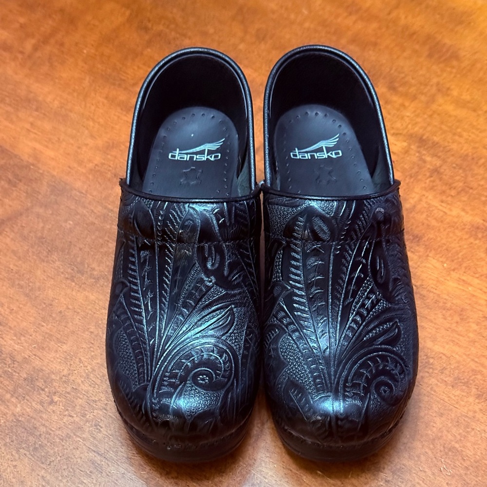 DANSKO Women’s Embossed Tooled Black Leather Professional Clogs Euro Size 38
